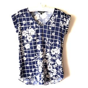Express Navy & white short sleeve floral blouse XS
